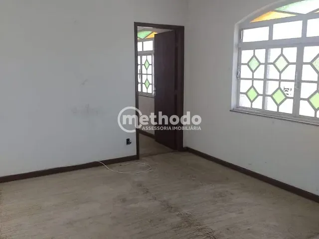 Casa com 300m² 3 quartos e 2 banheiros, à venda, no bairro Vila Mota em Bragança Paulista