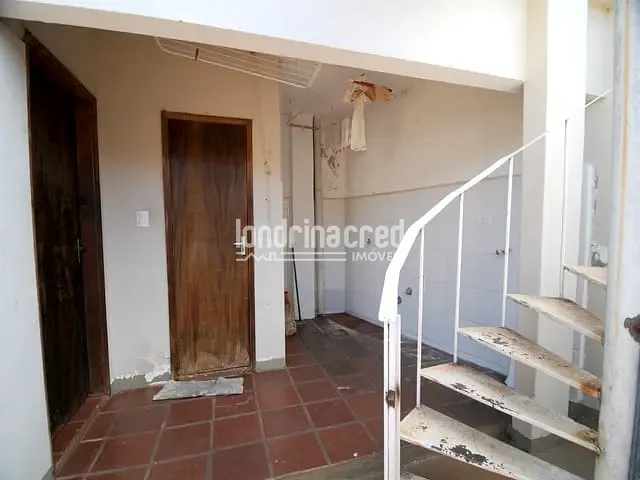 Casa com 327m² 3 quartos e 2 banheiros, à venda ou para alugar, no bairro Santa Rosa em Londrina