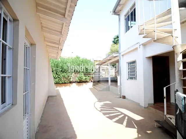 Casa com 327m² 3 quartos e 2 banheiros, à venda ou para alugar, no bairro Santa Rosa em Londrina