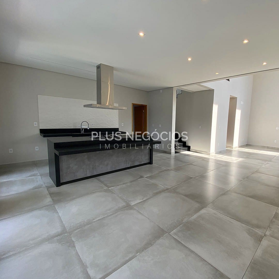 Casa à venda e aluguel com 3 quartos, 310m² - Foto 3