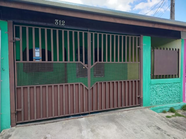 Casa com 145m² 3 quartos e 2 banheiros, à venda, no bairro Jardim Cristina em Pindamonhangaba