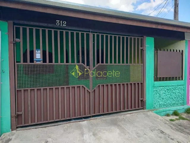 Casa com 145m² 3 quartos e 2 banheiros, à venda, no bairro Jardim Cristina em Pindamonhangaba