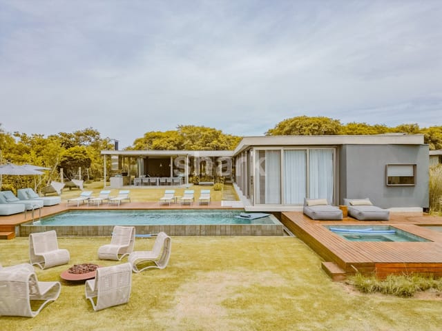Casa com 2000m² 5 quartos e 7 banheiros, à venda, no bairro Fazenda Boa Vista I em Porto Feliz