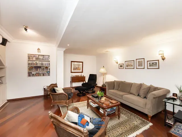 Casa com 300m² 4 quartos e 4 banheiros, à venda, no bairro Jardim Paulistano em São Paulo