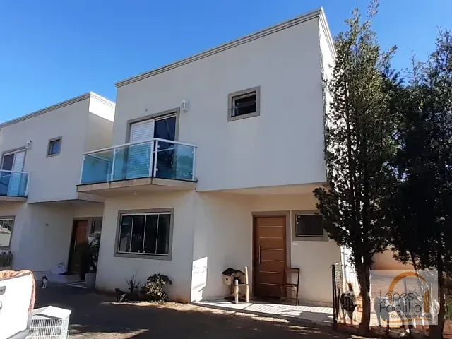 Casa com 210m² 3 quartos e 3 banheiros, à venda, no bairro Vila Petrópolis em Atibaia