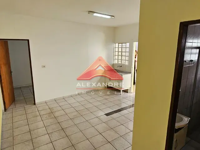 Casa com 300m² 2 quartos e 1 banheiro, para alugar, no bairro Jardim Ismênia em São José dos Campos
