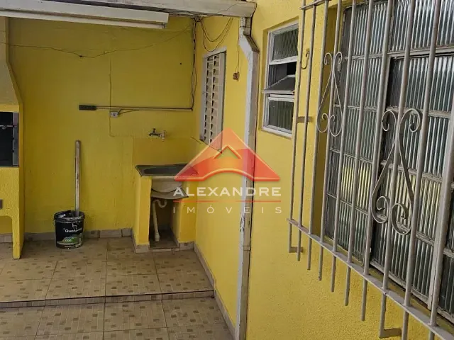 Casa com 300m² 2 quartos e 1 banheiro, para alugar, no bairro Jardim Ismênia em São José dos Campos