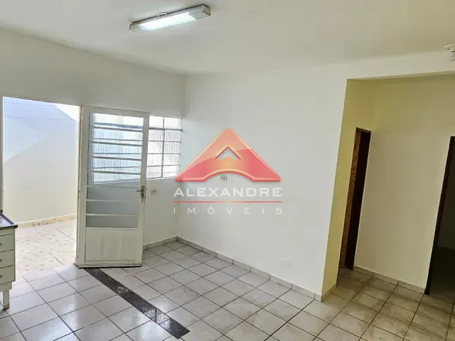Casa com 300m² 2 quartos e 1 banheiro, para alugar, no bairro Jardim Ismênia em São José dos Campos