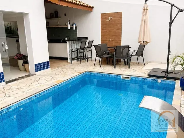 Casa com 300m² 3 quartos e 2 banheiros, à venda, no bairro Jardim Maristela em Atibaia