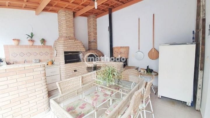 Casa, 4 quartos, 286 m² - Foto 2