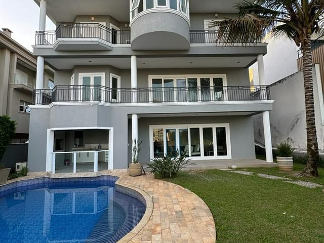 Casa com 600m² 5 quartos e 6 banheiros, à venda, no bairro Tamboré em Santana de Parnaíba