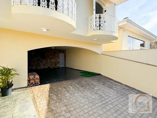 Casa com 390m² 4 quartos e 2 banheiros, à venda, no bairro Vila Rica em Atibaia
