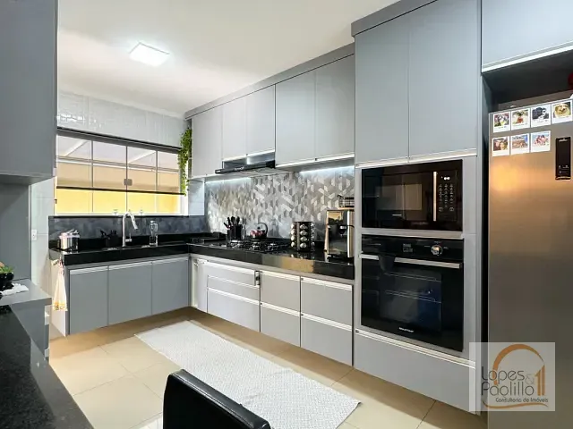 Casa com 390m² 4 quartos e 2 banheiros, à venda, no bairro Vila Rica em Atibaia