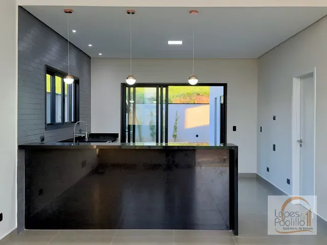 Casa com 300m² 3 quartos e 3 banheiros, à venda, no bairro Laranja Azeda em Bom Jesus dos Perdões