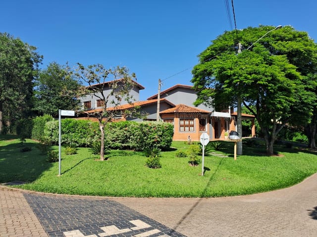 Casa para locação, 4 dormitórios, com piscina!