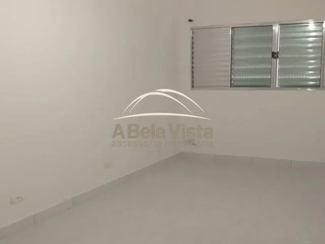 Casa com 250m² 5 quartos e 4 banheiros, para alugar, no bairro Km 18 em Osasco