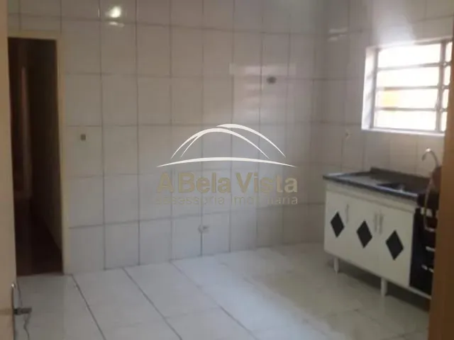 Casa com 250m² 5 quartos e 4 banheiros, para alugar, no bairro Km 18 em Osasco