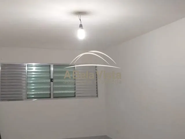 Casa com 250m² 5 quartos e 4 banheiros, para alugar, no bairro Km 18 em Osasco