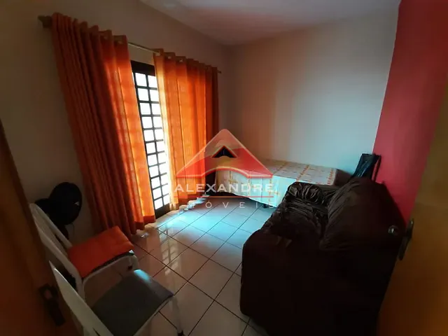Casa com 300m² 3 quartos e 2 banheiros, à venda, no bairro Parque Novo Horizonte em São José dos Campos