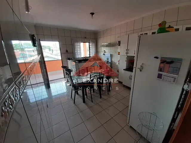 Casa com 300m² 3 quartos e 2 banheiros, à venda, no bairro Parque Novo Horizonte em São José dos Campos