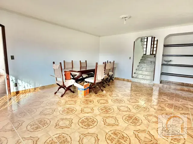 Casa com 300m² 3 quartos e 2 banheiros, para alugar, no bairro Vila Rica em Atibaia