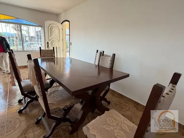Casa com 300m² 3 quartos e 2 banheiros, para alugar, no bairro Vila Rica em Atibaia