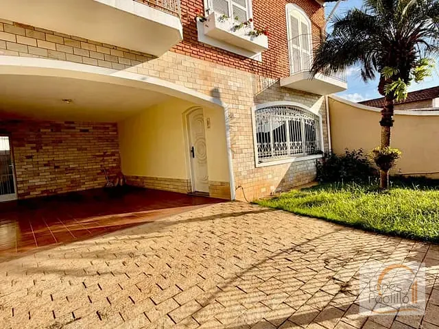Casa com 300m² 3 quartos e 2 banheiros, para alugar, no bairro Vila Rica em Atibaia