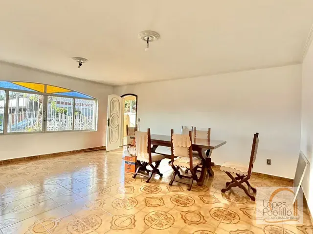 Casa com 300m² 3 quartos e 2 banheiros, para alugar, no bairro Vila Rica em Atibaia