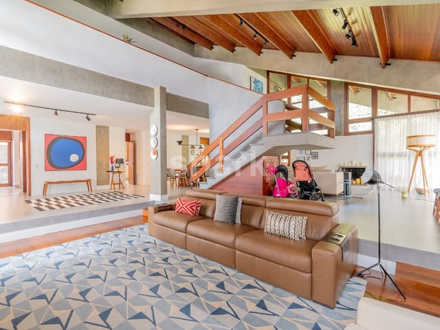 Casa com 613m² 4 quartos e 6 banheiros, à venda, no bairro Alphaville em Santana de Parnaíba