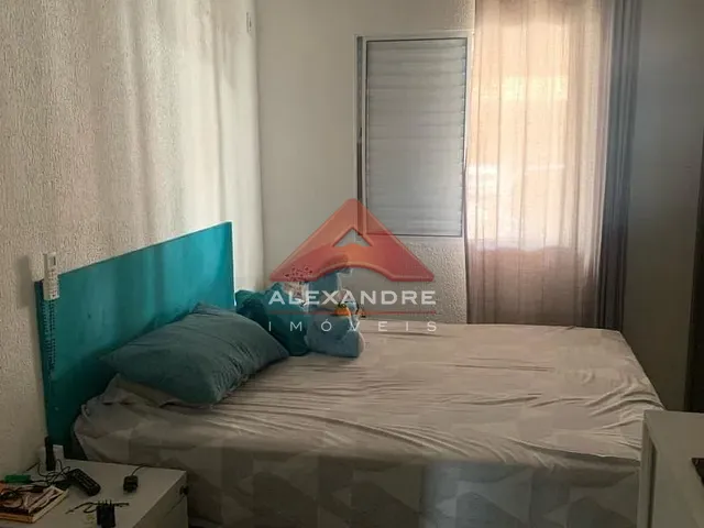 Casa com 200m² 3 quartos e 2 banheiros, à venda, no bairro Jardim das Flores em São José dos Campos