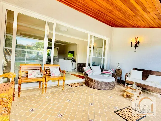 Casa com 612m² 3 quartos e 5 banheiros, para alugar, no bairro Jardim Flamboyant em Atibaia
