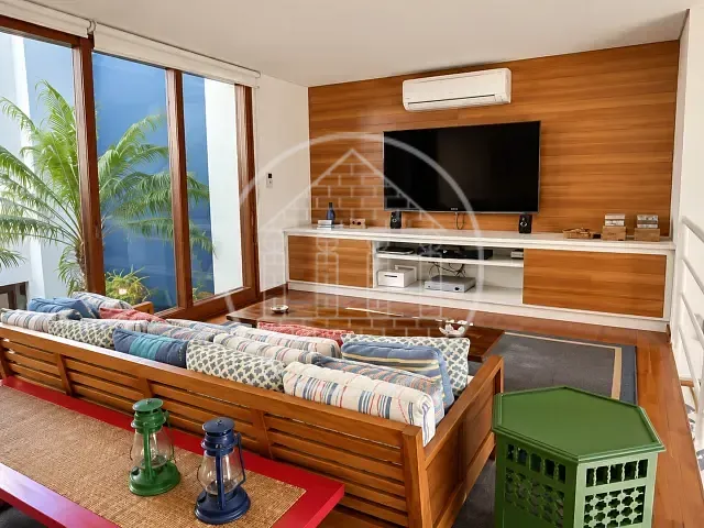 Casa 5 quartos e 7 banheiros, à venda, no bairro Balneário Praia do Pernambuco em Guarujá