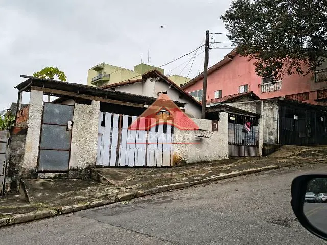 Casa com 300m² 2 quartos e 1 banheiro, à venda, no bairro Vila Industrial em São José dos Campos
