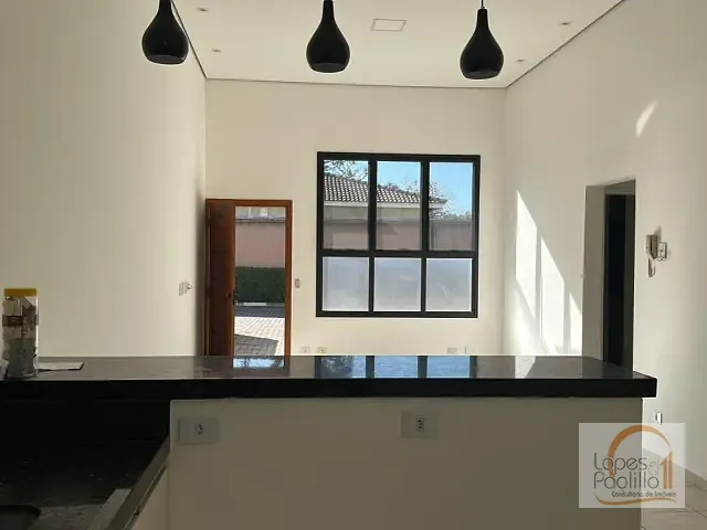 Casa com 299m² 3 quartos e 2 banheiros, à venda ou para alugar, no bairro Loanda em Atibaia