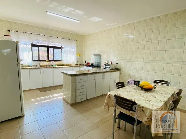 Casa com 300m² 3 quartos e 3 banheiros, à venda, no bairro Cidade Satélite em Atibaia