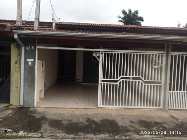 Casa 2 quartos e 2 banheiros, à venda, no bairro Parque São Domingos em Pindamonhangaba