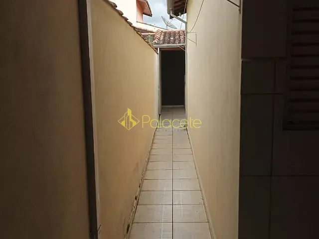 Casa 2 quartos e 2 banheiros, à venda, no bairro Parque São Domingos em Pindamonhangaba