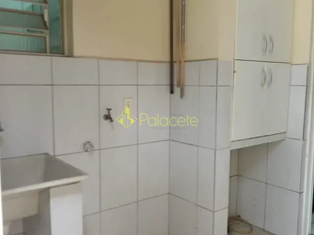 Casa 2 quartos e 2 banheiros, à venda, no bairro Parque São Domingos em Pindamonhangaba