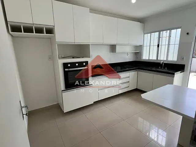 Casa com 300m² 3 quartos e 2 banheiros, à venda, no bairro Cidade Vista Verde em São José dos Campos