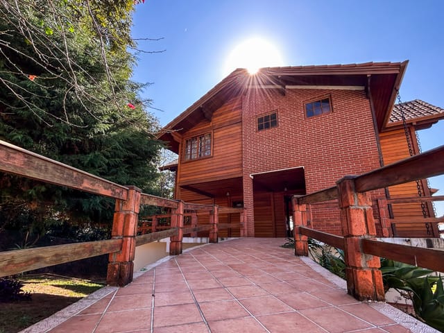 Foto do Casa - Casa no condomínio Alpes de Caieiras para venda com 6 quartos, sendo 2 suítes, 300m² | Lares e Andares Imóveis