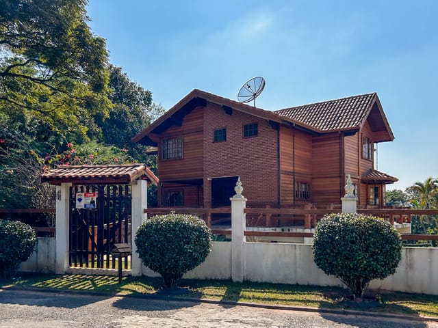 Foto do Casa - Casa no condomínio Alpes de Caieiras para venda com 6 quartos, sendo 2 suítes, 300m² | Lares e Andares Imóveis
