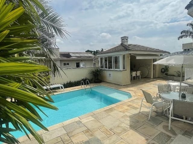 Casa com 415m² 2 quartos e 4 banheiros, à venda, no bairro Alphaville em Santana de Parnaíba