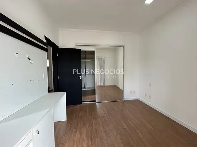 Casa com 300m² 3 quartos e 5 banheiros, à venda, no bairro Wanel Ville em Sorocaba