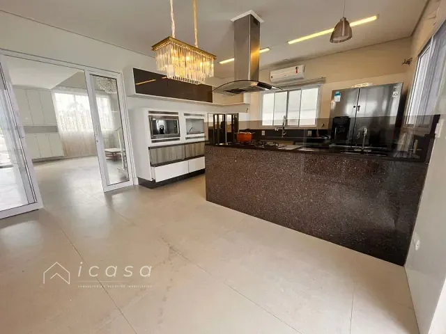 Casa com 300m² 3 quartos e 6 banheiros, à venda, no bairro Condomínio Residencial Mantiqueira em São José dos Campos