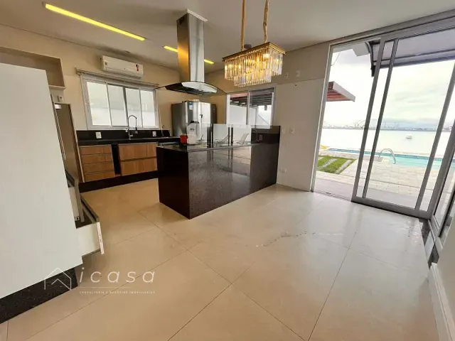 Casa com 300m² 3 quartos e 6 banheiros, à venda, no bairro Condomínio Residencial Mantiqueira em São José dos Campos