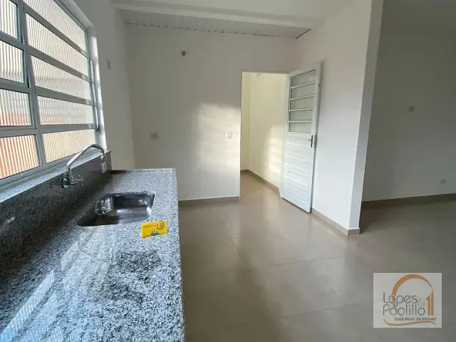 Casa 2 quartos e 1 banheiro, para alugar, no bairro Centro em Atibaia