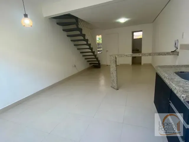 Casa 2 quartos e 2 banheiros, para alugar, no bairro Jardim Estância Brasil em Atibaia