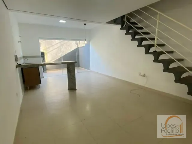 Casa 2 quartos e 2 banheiros, para alugar, no bairro Jardim Estância Brasil em Atibaia