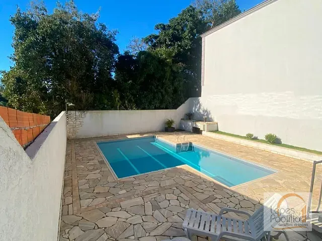 Casa 2 quartos e 2 banheiros, para alugar, no bairro Jardim Estância Brasil em Atibaia