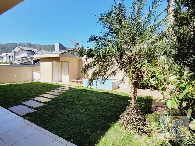 Casa com 450m² 3 quartos e 5 banheiros, para alugar, no bairro Jardim Maristela em Atibaia